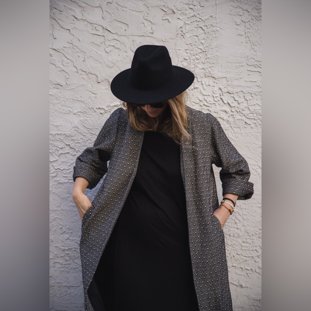 Elegant Gray Trench Coat for Women - Picture 2 of 5